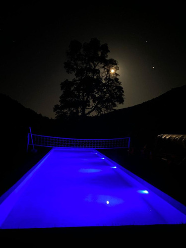 Hermoso Camping Con Complejo De Dormís Y Piscina