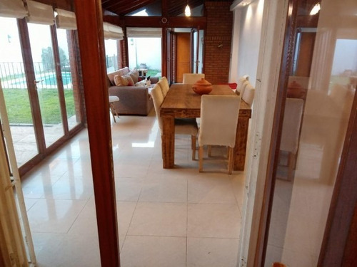 Imagen 10 de 30 de Casa Excelente Permuta Por Propiedades Más Chicas En La Zona