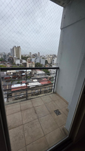 Oportunidad 2 Ambientes Contrafrente Con Balcón Aterrazado - Flores