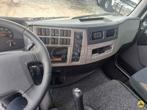 Volvo Vm 270 6x2 Gabinado Com Plataforma Nova