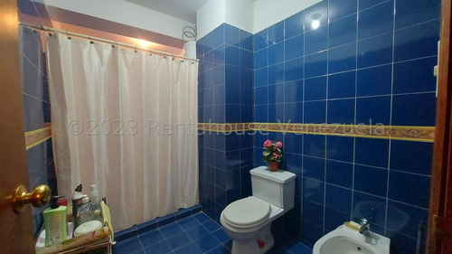 Bello Y Comodo Apartamento De 145mts2, 3 Habitaciones, 3 1/2 Baños, Balcon, Ubicado En Una De Las Mejores Zonas De La Ciudad Con Un Clima Agradable. En Una Calle Tranquila