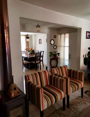 Casa En Venta De 3 Dorm. En Jardines Las Vizcachas
