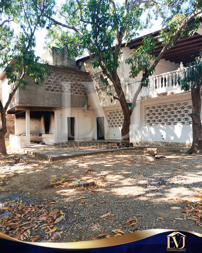 Galpones- Casa Más Terreno- En Venta.