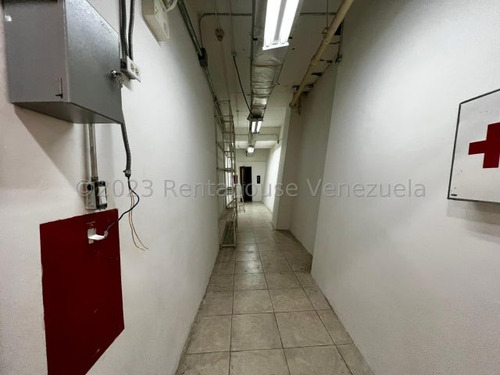 Local Comercial En Venta En Centro Comercial San Ignacio La Castellana 24-11677 Cs