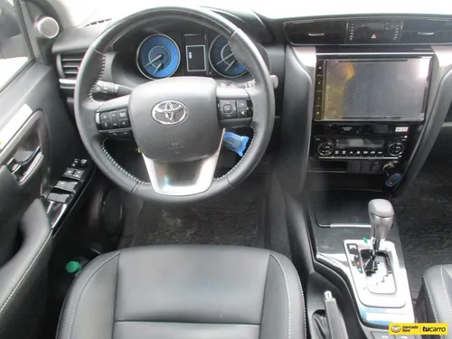 Toyota Fortuner Black Edition 4x2 2.4cc At Aa