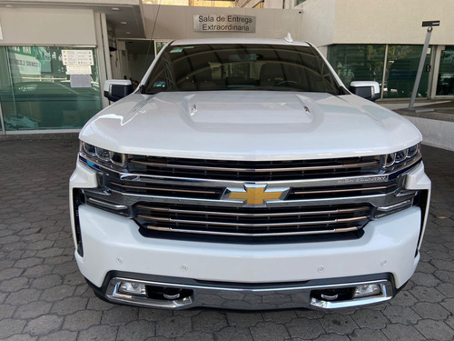 Imagen 2 de 11 de Chevrolet Cheyenne 2019 6.2 V8 Doble Cabina High Country 4x4