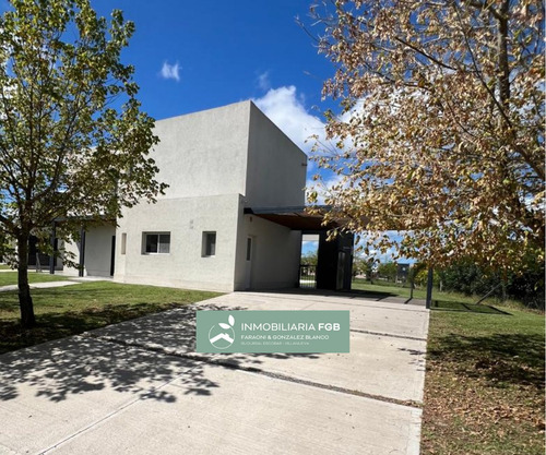 Casa Con Pileta En Venta En Barrio Puerto | El Cantón - Financiación - 3 Dormitorios - Pérgola Cubierta