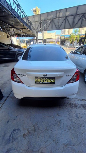Imagem 7 de 13 de Nissan Versa