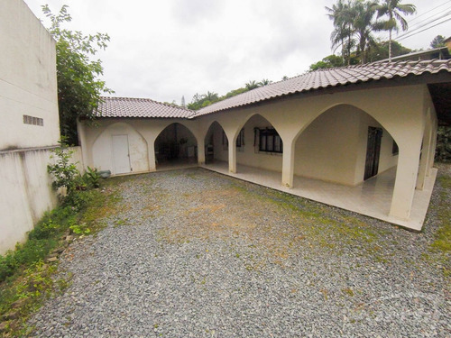 Ótima Casa No Bairro Ribeirão Fresco, Imóvel Conta Com 3 Dormitórios, 2 Banheiros, Cozinha, Sala De Estar E Jantar, Área De Festas, Área De Serviço E Um Excelente Espaço De Terreno. - 3579615v