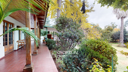 Casa 4 Dormitorios 3 Baños 6 Estac. Con Terreno De 1.334 M²