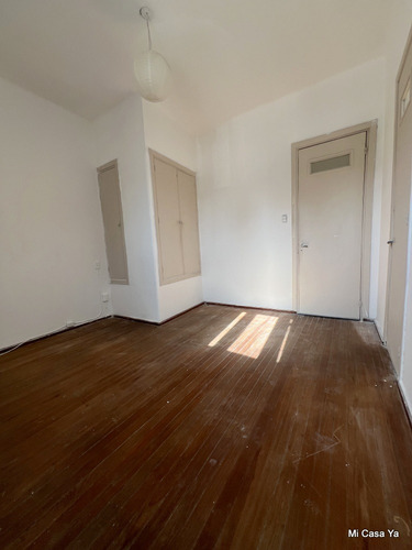 Venta De Linda Casa La Blanqueada Luminosa Gran Ubicación 2 Dormitorios Al Frente Balcón Sin Gastos Comunes Independiente