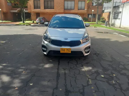 Kia Carens 2.0 Suv MT
