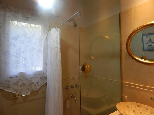 Venta - Casa Estilo Moderno De 210 M2 Bayugar Negocios Inmobiliarios