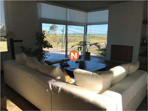 Oportunidad , Casa En Alquiler, Pinares, Punta Del Este, 4 Dormitorios.- Ref: 208365