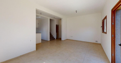 Imagen 12 de 24 de Duplex Venta 2 Dormitorios, 2 Baños Y Terreno 100 Mts 2 - Manuel B Gonnet