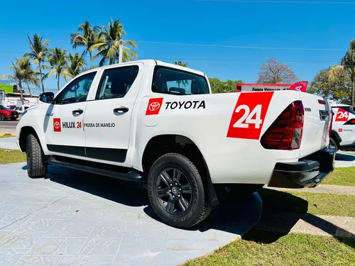 Toyota Hilux 2.7 Cabina Doble Sr Mt
