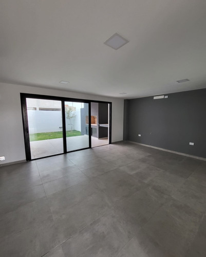 Imagen 17 de 25 de Colinas De Manantiales, Duplex En Venta De 2 Dormitorios, Patio, Asador, Amplio