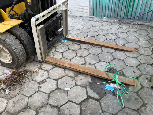 Empilhadeira Yale Glp Para 3.5t Torre 6,5m Rodagem Dupla