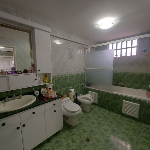 Casa En Venta En Chulavista 4h+2s/ 4b+s/ 3p