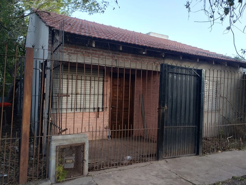 Venta De Casa 2 Dormitorios, La Plata