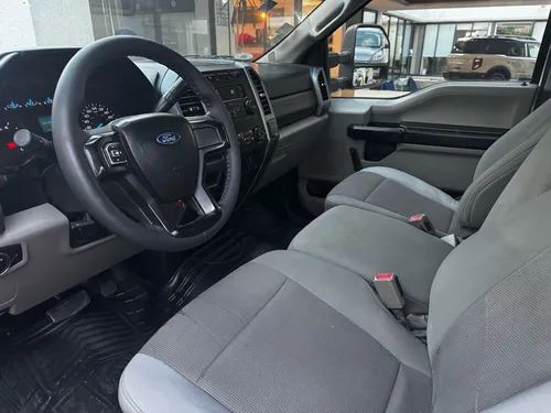 Ford F-550 6.8 Xl At