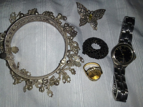 Reloj + Pusera De Dijes+anillo+ Broche+ Obsequio.