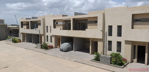 Imagen 3 de 13 de Town House En Venta Costanera Village Nva Barcelona