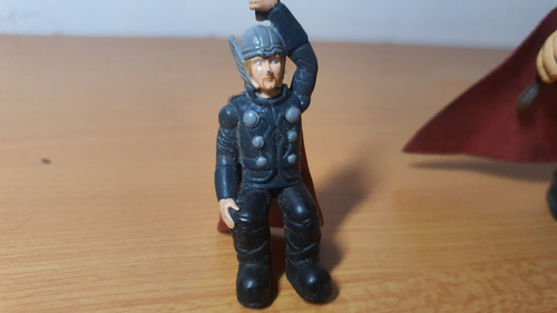 Marvel Super Héroes | Thor | Set De Muñecos (Usado)