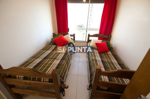 Imagen 14 de 24 de Apartamento En Playa Mansa 3 Dormitorios Alquiler