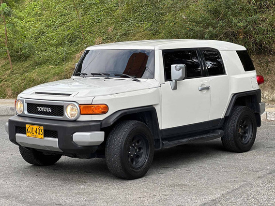 Toyota FJ Cruiser dùng 14 năm vẫn có giá ngang Fortuner