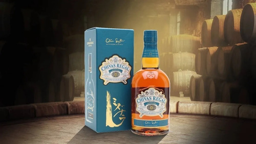 Imagen 4 de 8 de Whisky Chivas Regal Mizunara Botella 700ml En Estuche