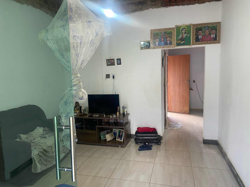 Casa Com 2 Quartos Cozinha Banheiro Garagem