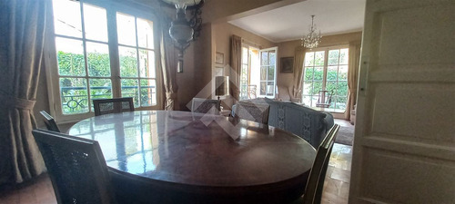 Casa En Venta De 5 Dorm. En Ñuñoa