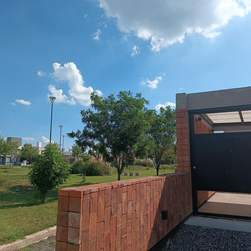 Casa En Venta 3 Dormitorios En Docta - Barrio Cerrado - No Es Apto Bancor