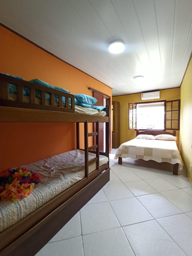 Ótima Casa Completa, Arejada Em Local Privilegiado.