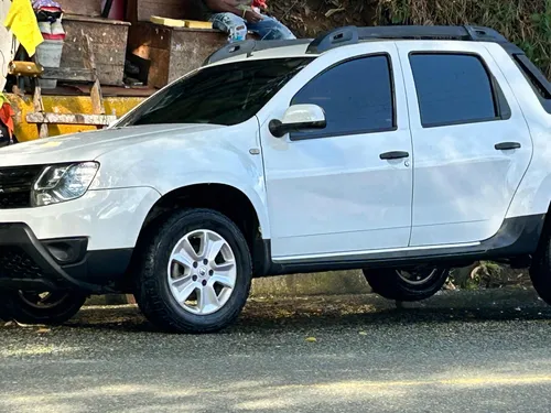 Duster Oroch 2017, 4x2 Muy Buen Estado