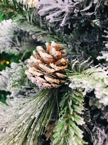Árvore De Natal Nevada Luxo 2,40 Metros 1520 Galhos