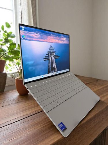 Dell Xps 9350, 13 , Ultra 7 Evo, 16 Ram, 512 Ssd, 2025 Blanco (Reacondicionado)