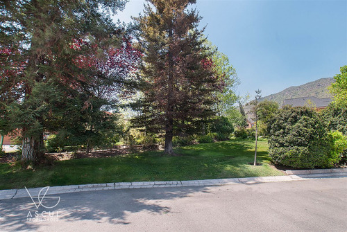 Casa San Carlos Apoquindo Condominio Seguro, 5 Dorm, 4 Baños