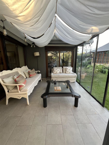 Casa En Venta De 4 Dorm. En Vitacura