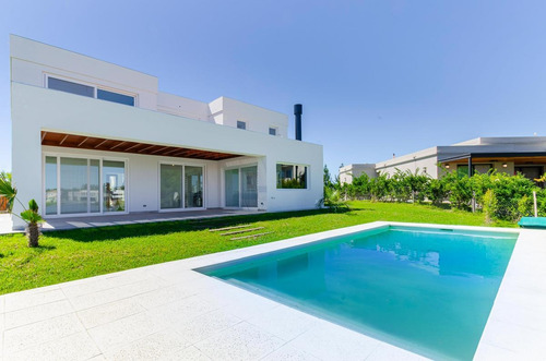 Imagen 1 de 30 de Casa Al Agua - Venta - Nordelta