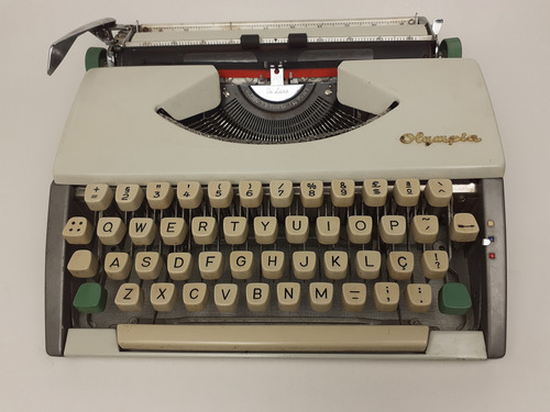 Maquina De Escrever Olympia - Década De 1960 (Usado)