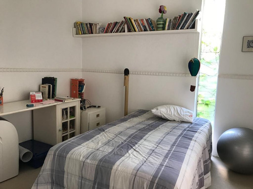 Casa 4 Dormitórios, Sendo 2 Suites, 4 Vagas, Lareira, Jardim, Piscina, No Jardim Guedala. - 10356