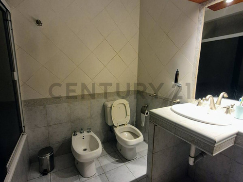 Casa 4 Dorm. / 8 Ambientes Viamonte Al 1000