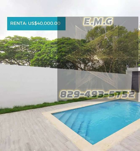 Primer Nivel Con Terraza Y Patio Hermoso Al Lado De Pucmm