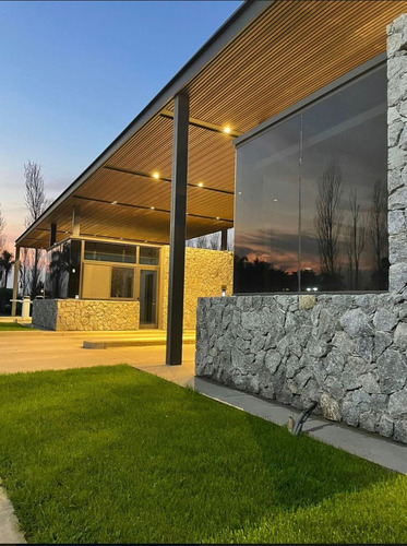 Casa En Venta De 4 Ambientes A Estrenar Barrio Privado La Magdalenas