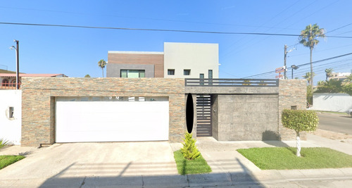 Casa En Venta Con Alberca Cerca A Plaza De Toros Monumental, En Playas De Tijuana
