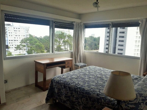 Venta De Apartamento 3 Dormitorios En Roosevelt