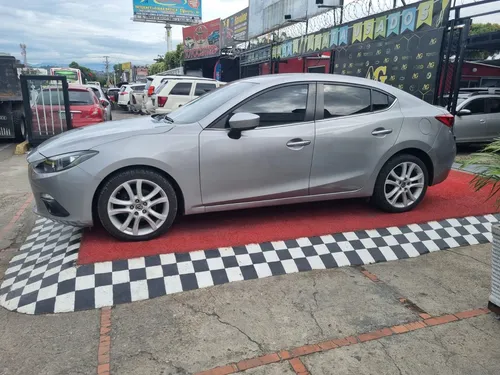 Mazda 3 TOURING 2.0 MT