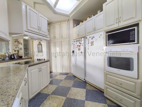 Jip 25-13586: Rentahouse Vende Magestuosa Casa De 920mts2, Rodeada De Hermosos Jardines Y Espectaculares Ambientes De Lujo. En Urb El Castaño. Maracay
